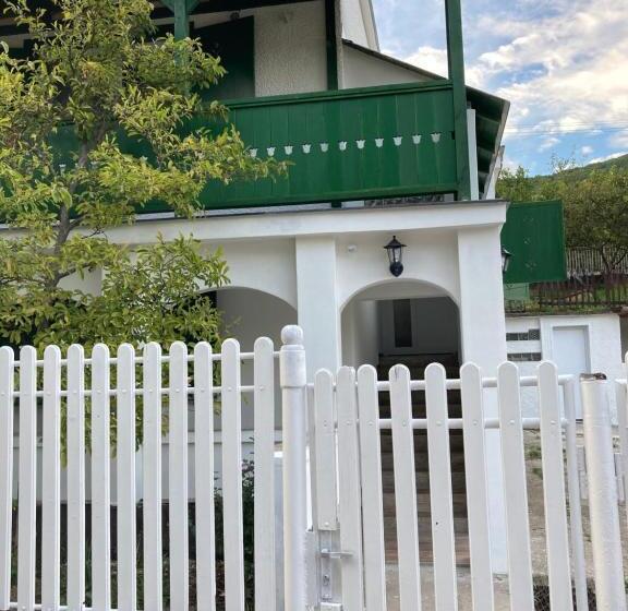 Пансион Objekt Tulipán