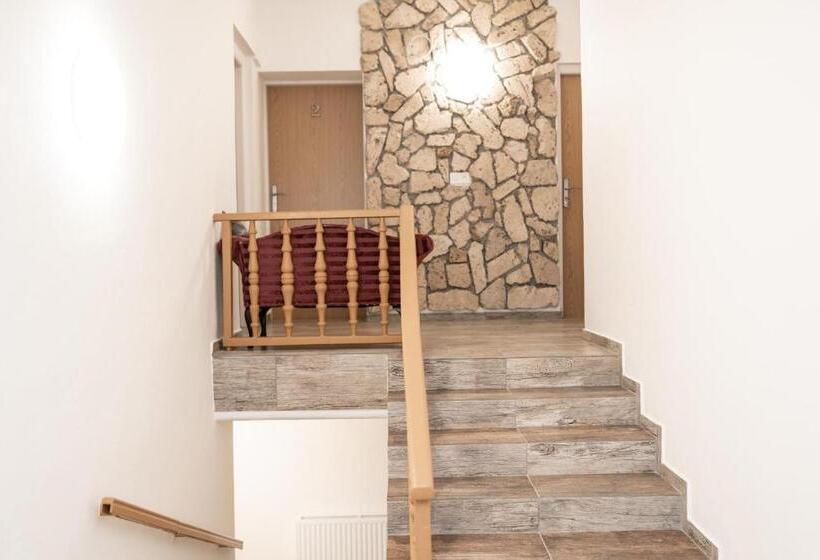 Пансион Objekt Tulipán