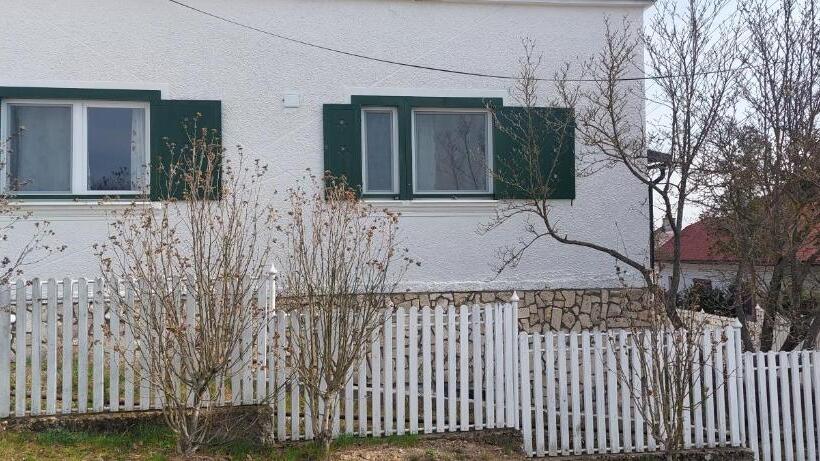 Пансион Objekt Tulipán