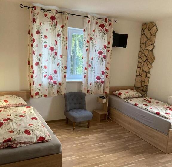 Пансион Objekt Tulipán