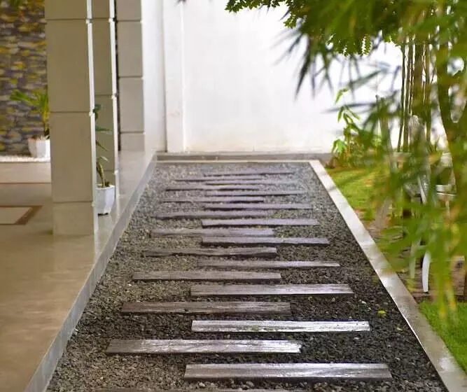 Hotelli Hiru Lagoon Negombo