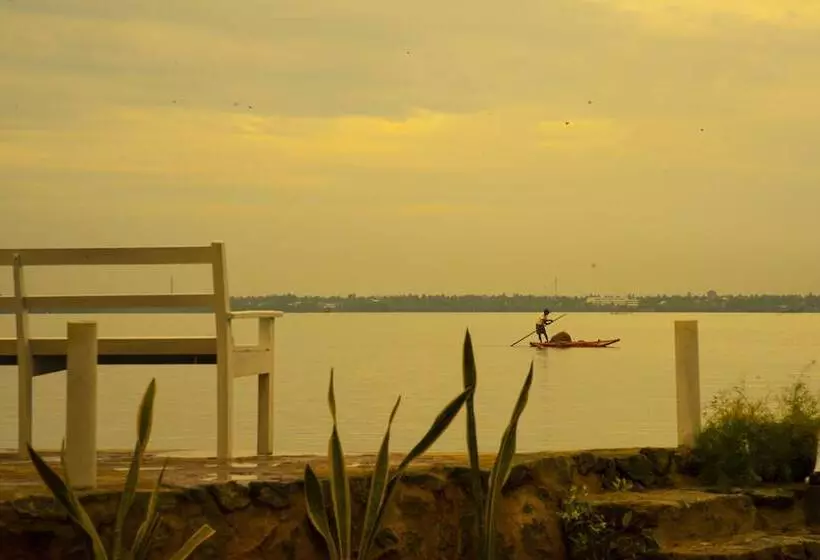 Hotelli Hiru Lagoon Negombo