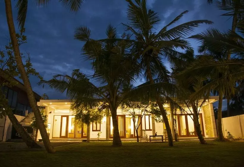 Hotelli Hiru Lagoon Negombo