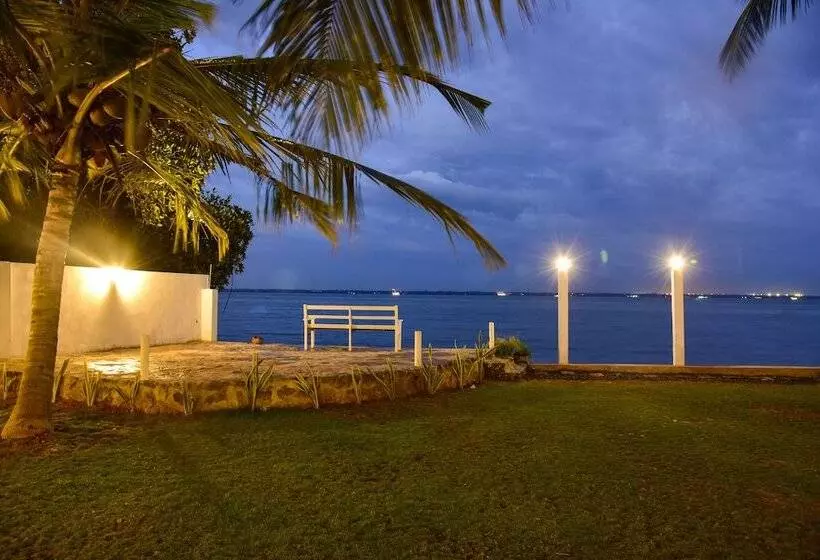 Hotelli Hiru Lagoon Negombo