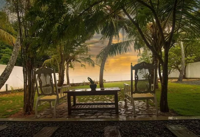 Hotelli Hiru Lagoon Negombo