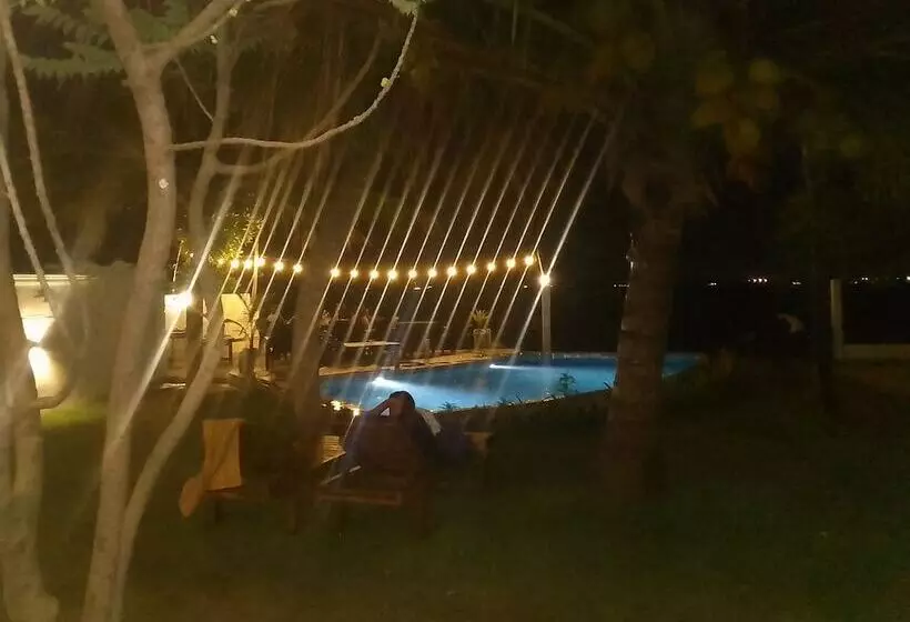 Hotelli Hiru Lagoon Negombo