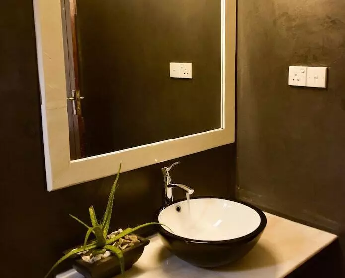 Hotelli Hiru Lagoon Negombo