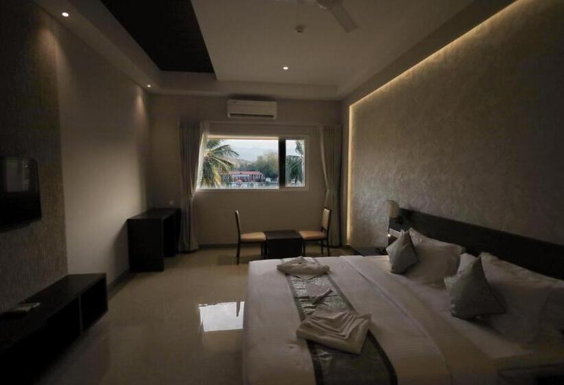 בית מלון כפרי Jyothis Residency