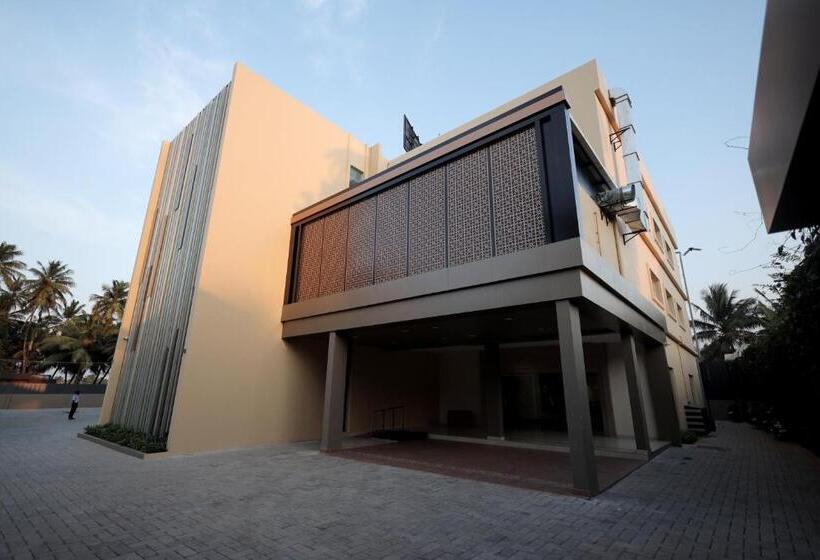 בית מלון כפרי Jyothis Residency