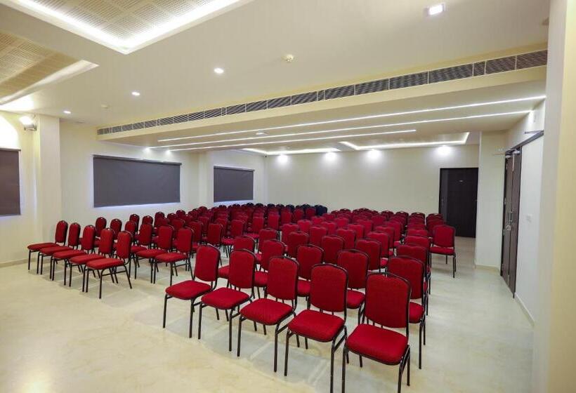 בית מלון כפרי Jyothis Residency