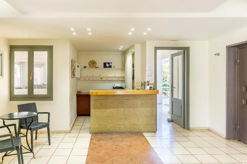 ホテル Athina Inn