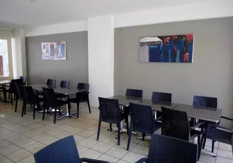 ホテル Athina Inn