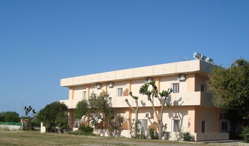 בית מלון כפרי Athina