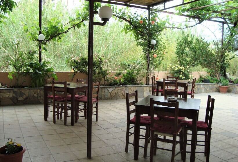 בית מלון כפרי Athina