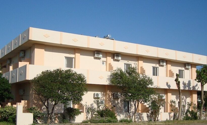 בית מלון כפרי Athina