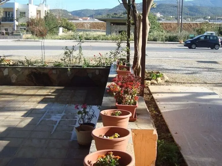 בית מלון כפרי Athina