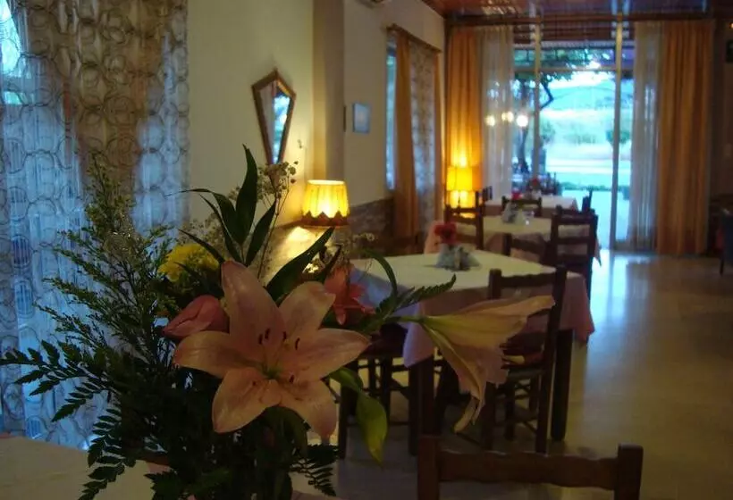 בית מלון כפרי Athina