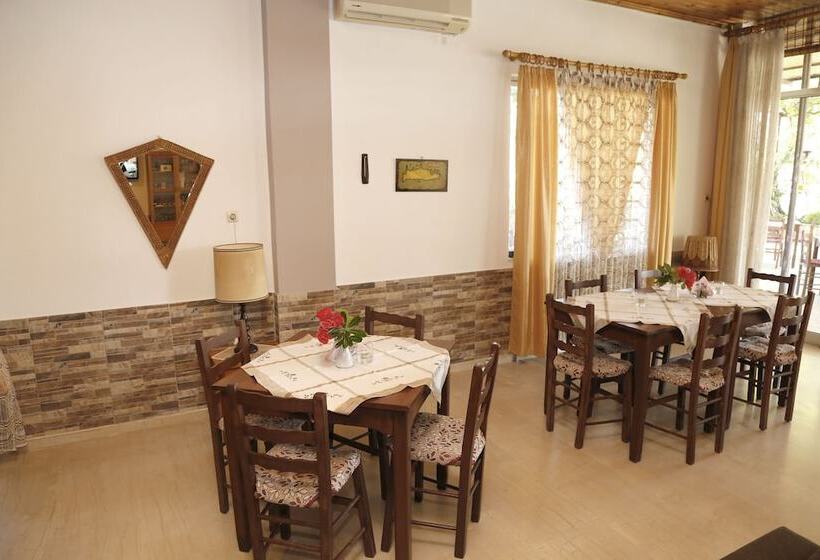 בית מלון כפרי Athina