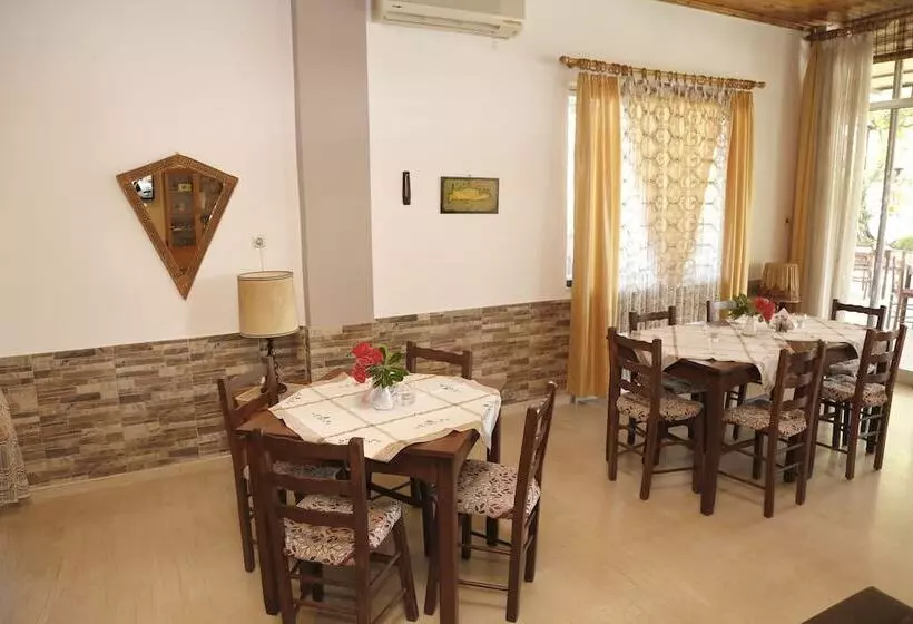 בית מלון כפרי Athina