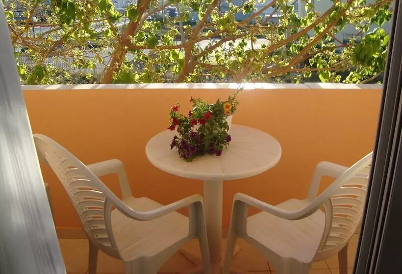 בית מלון כפרי Athina