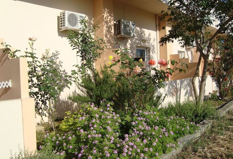 בית מלון כפרי Athina