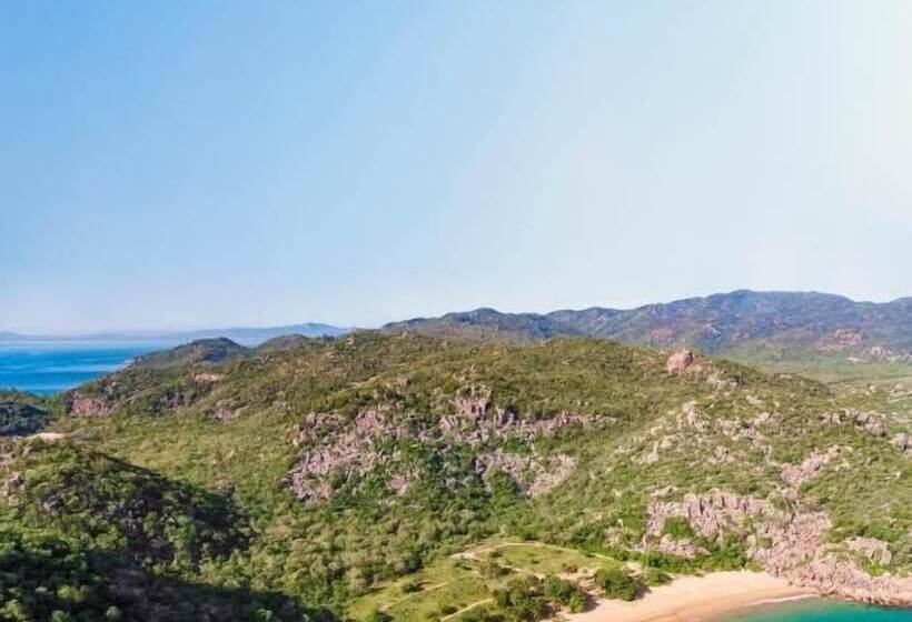 Отель Bungalow Bay Koala Village Hostel