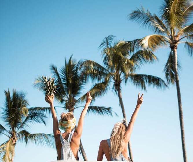 Отель Bungalow Bay Koala Village Hostel