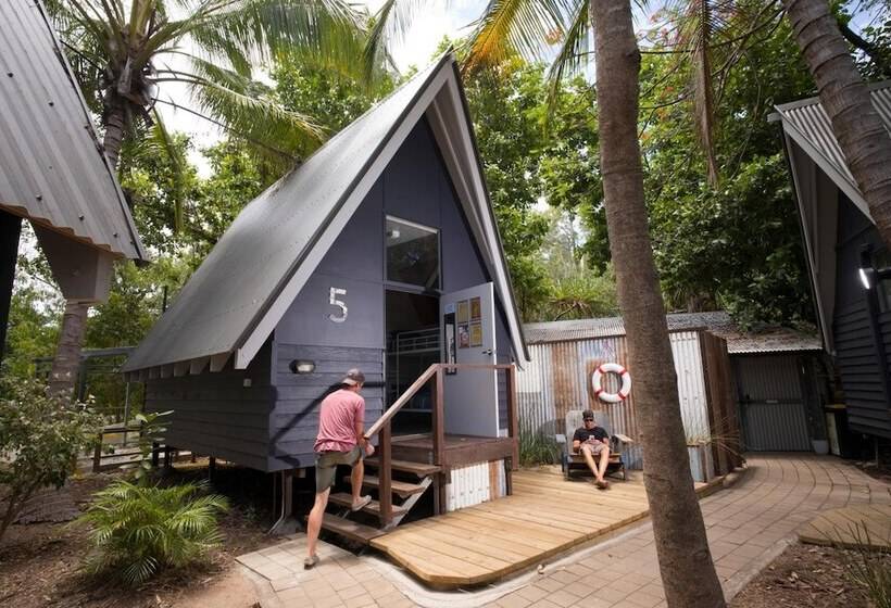 Отель Bungalow Bay Koala Village Hostel