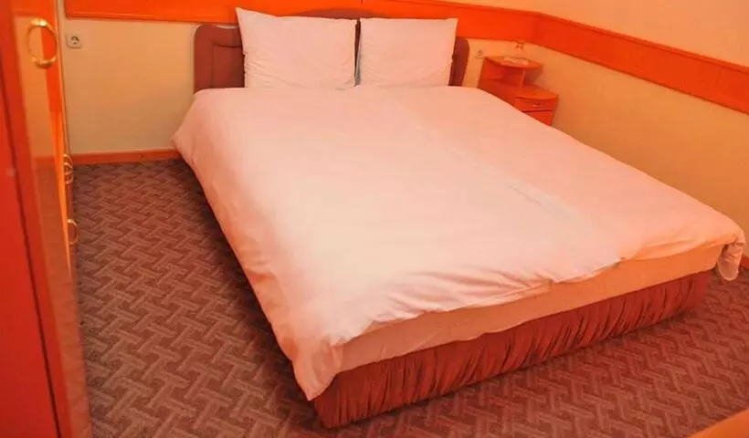 هتل Centro Biznis 92