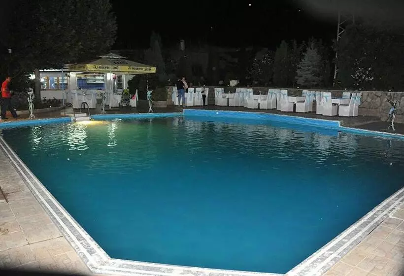 هتل Centro Biznis 92