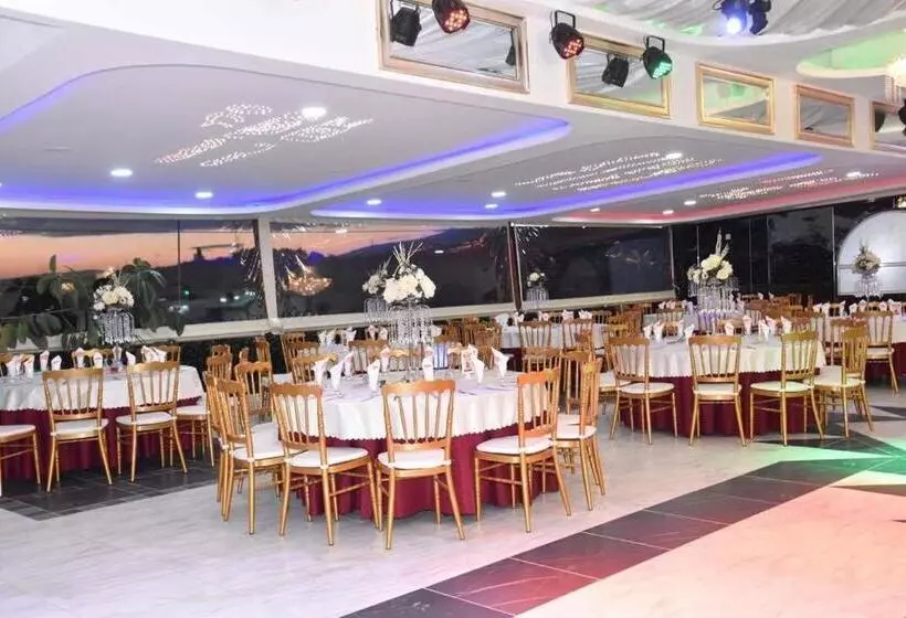 هتل Centro Biznis 92