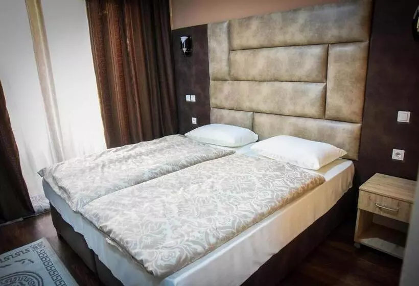 هتل Centro Biznis 92