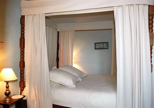 Отель Château Royal De Saint Saturnin