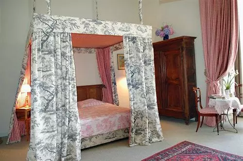 Отель Château Royal De Saint Saturnin