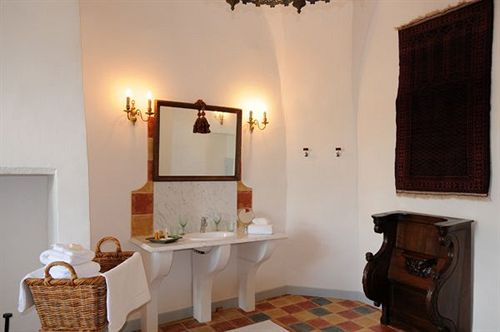 Отель Château Royal De Saint Saturnin