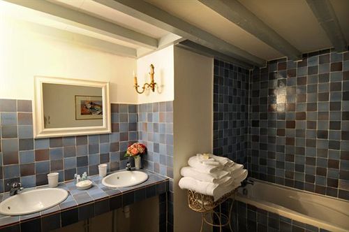 Отель Château Royal De Saint Saturnin