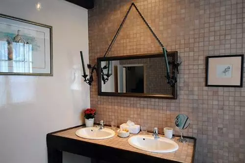 Отель Château Royal De Saint Saturnin