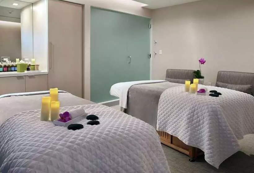 فندق Conrad Fortlauderdale Beach