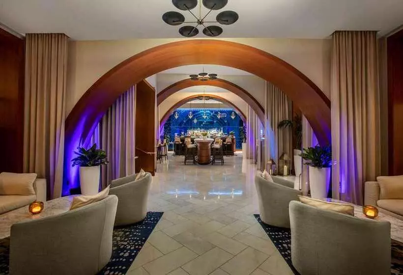 فندق Conrad Fortlauderdale Beach