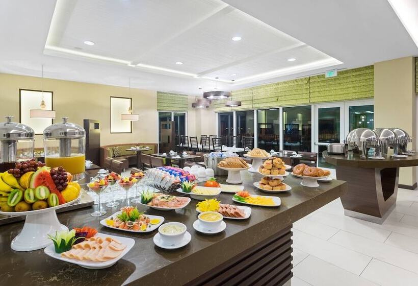 هتل Courtyard By Marriott Kingston, Jamaica