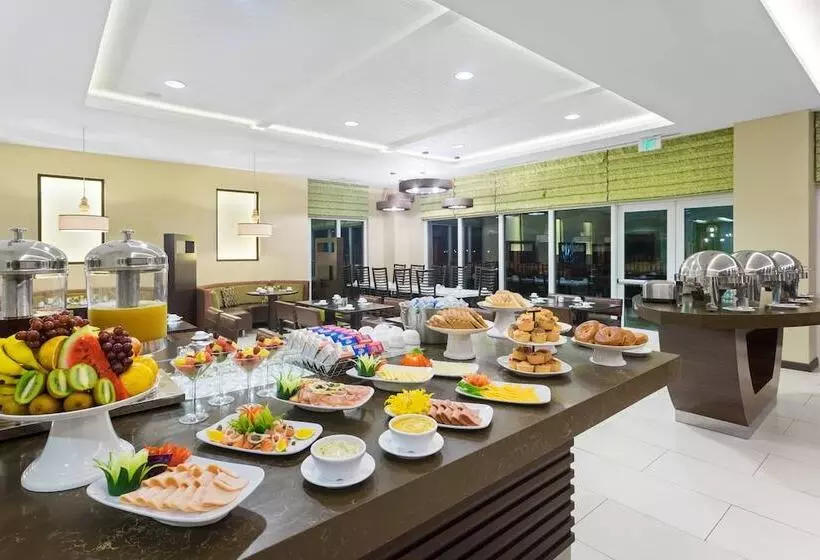 هتل Courtyard By Marriott Kingston, Jamaica