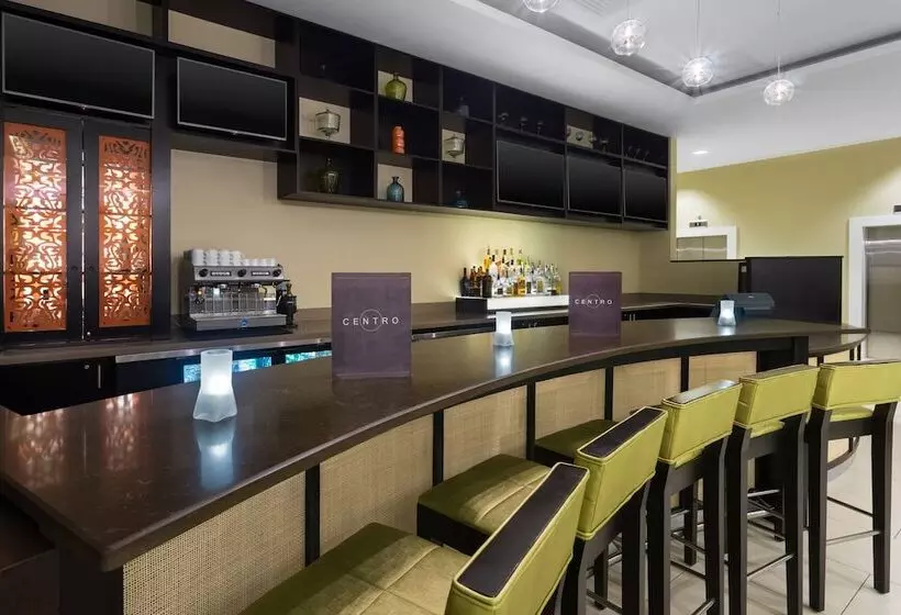 هتل Courtyard By Marriott Kingston, Jamaica