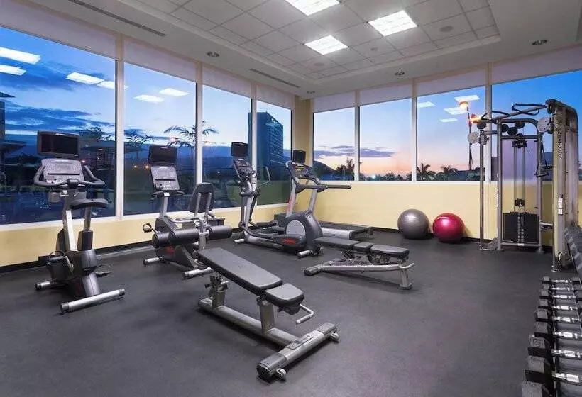 هتل Courtyard By Marriott Kingston, Jamaica