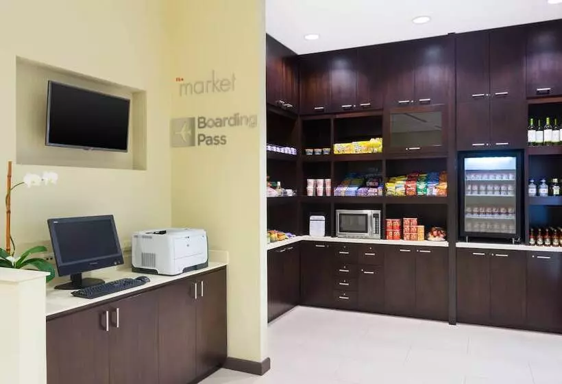 هتل Courtyard By Marriott Kingston, Jamaica