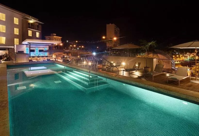 هتل Courtyard By Marriott Kingston, Jamaica