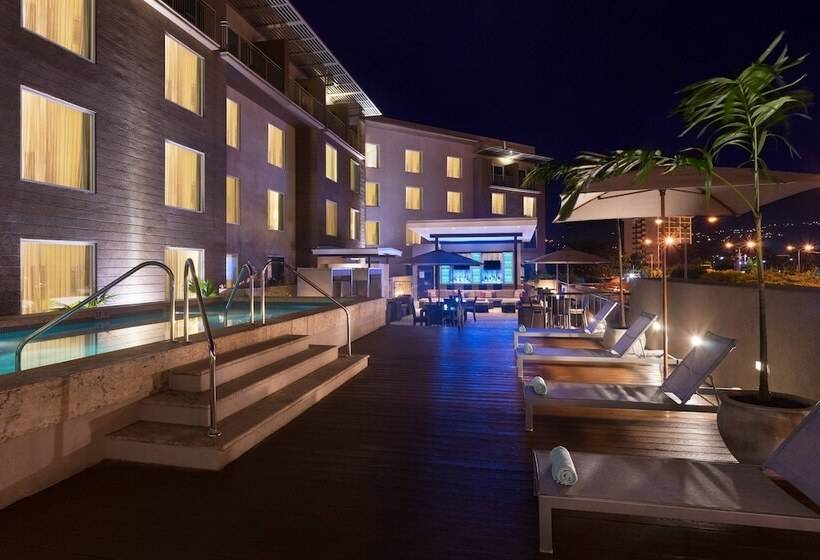 هتل Courtyard By Marriott Kingston, Jamaica