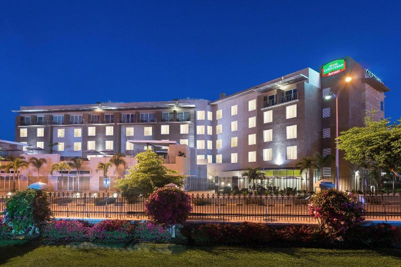 هتل Courtyard By Marriott Kingston, Jamaica