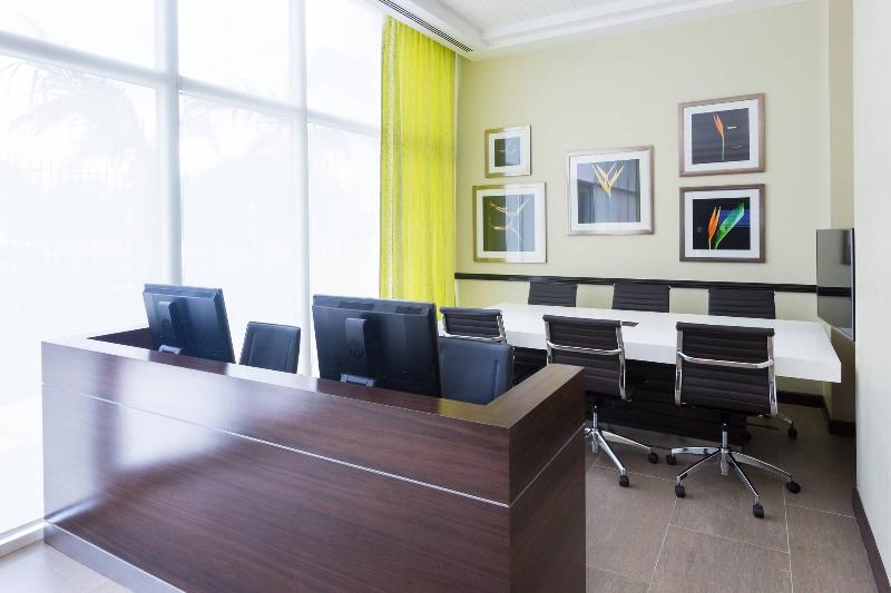 هتل Courtyard By Marriott Kingston, Jamaica