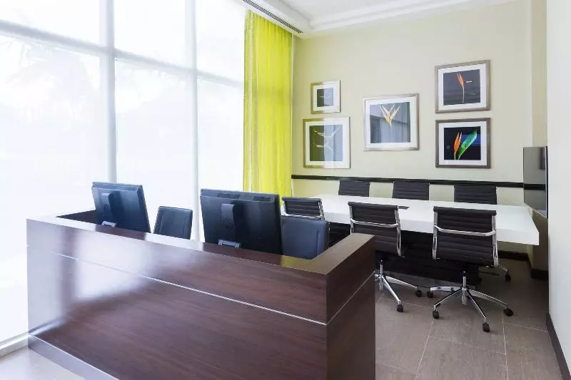 هتل Courtyard By Marriott Kingston, Jamaica