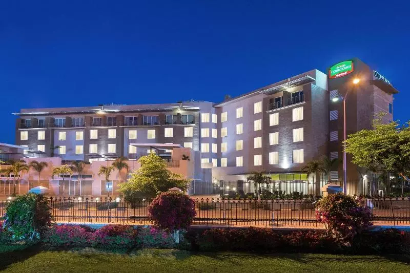 هتل Courtyard By Marriott Kingston, Jamaica
